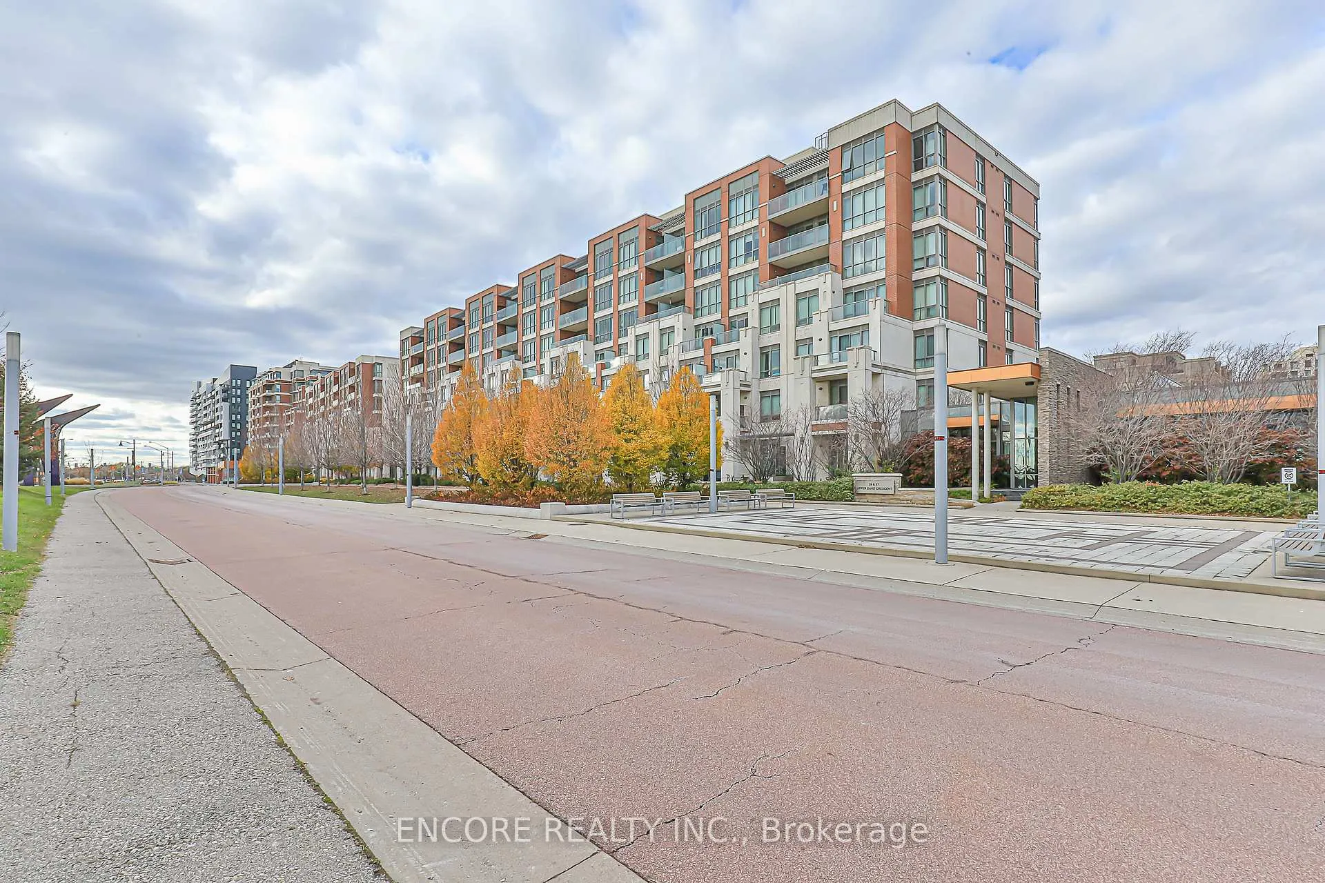 Photo 3 of Unit 307, 57 Upper Duke Crescent, Markham, Unionville — HOMEH