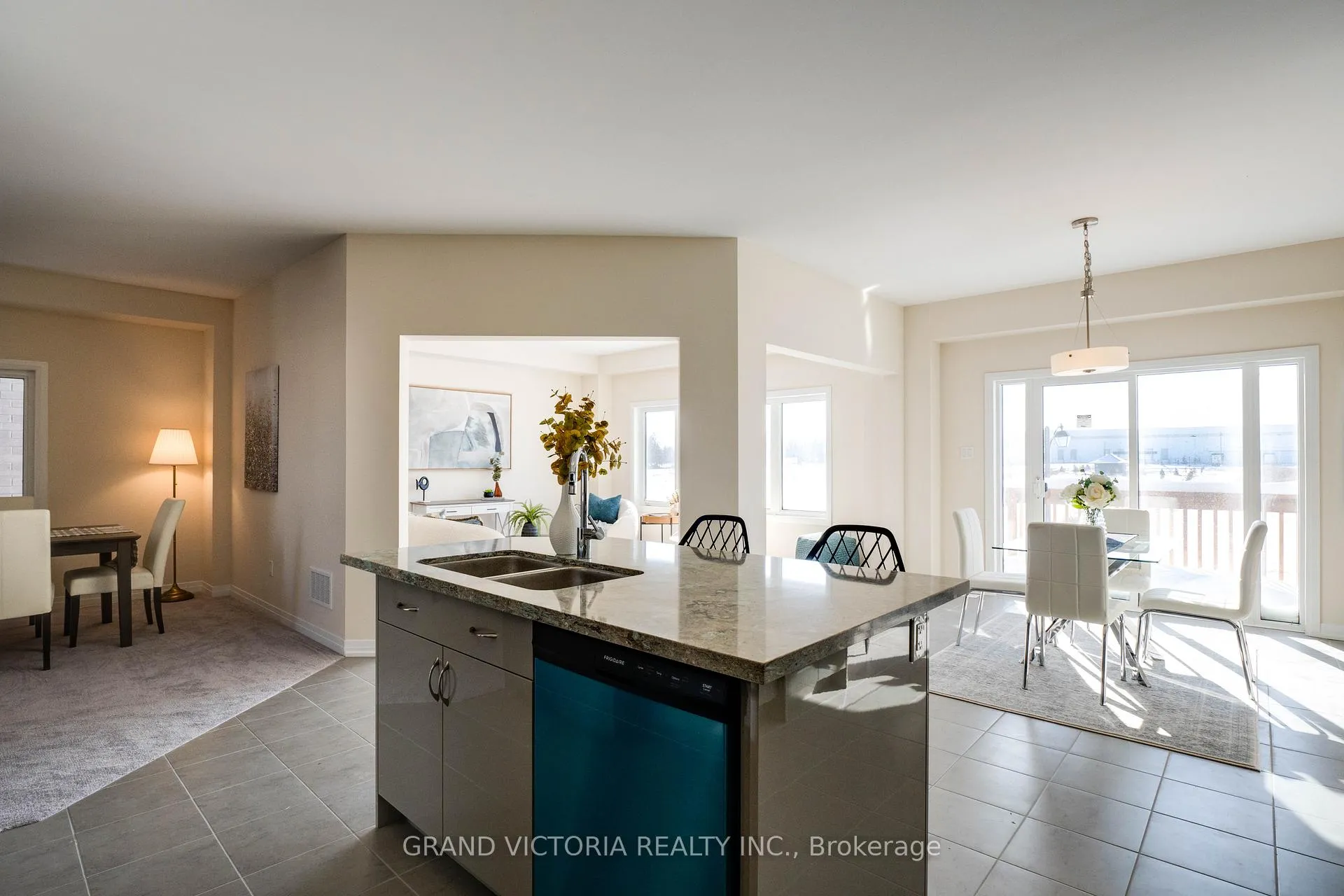 Photo 15 of 100 Hitchman Street, Brant, Paris — HOMEH