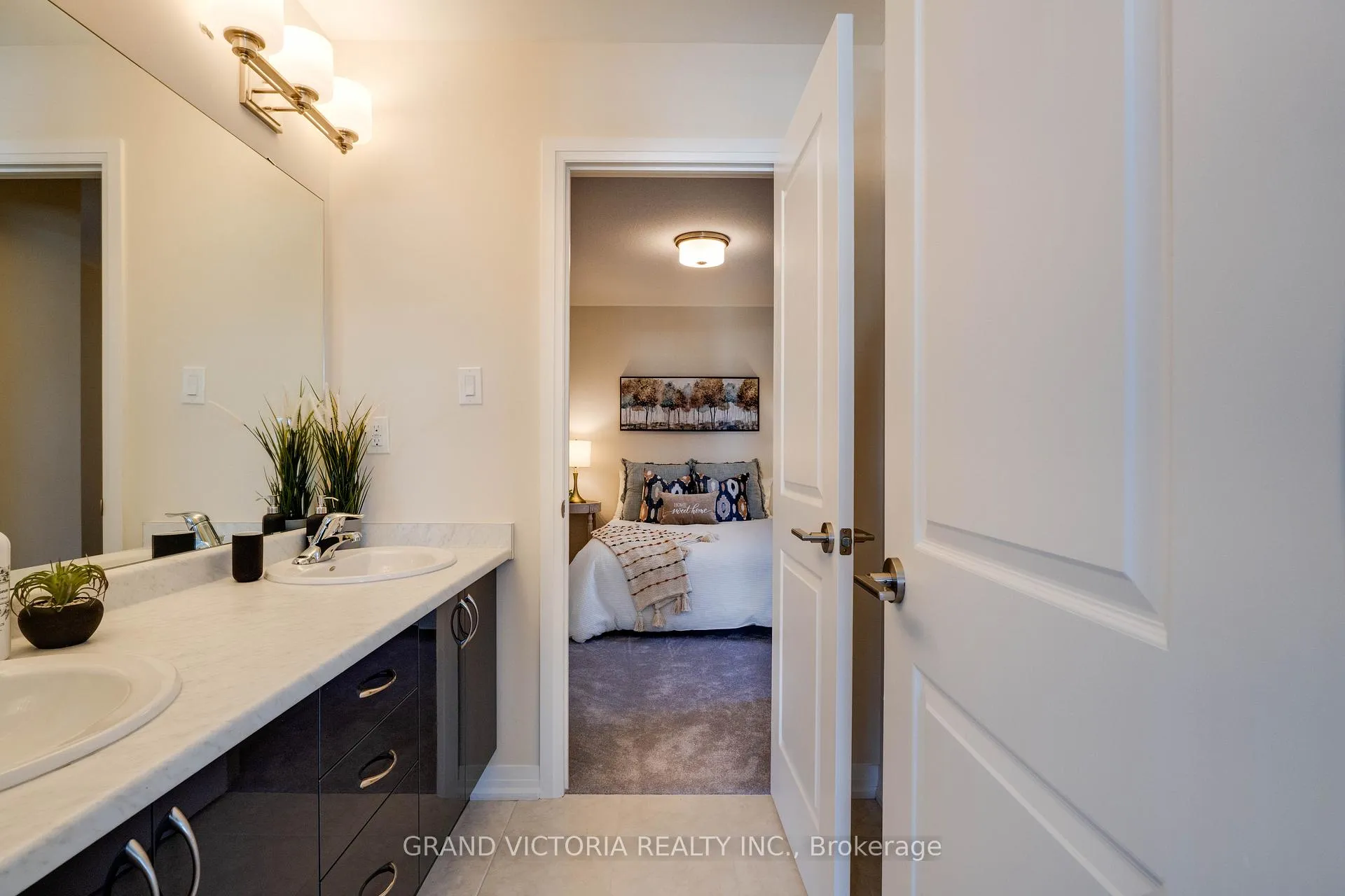 Photo 37 of 100 Hitchman Street, Brant, Paris — HOMEH