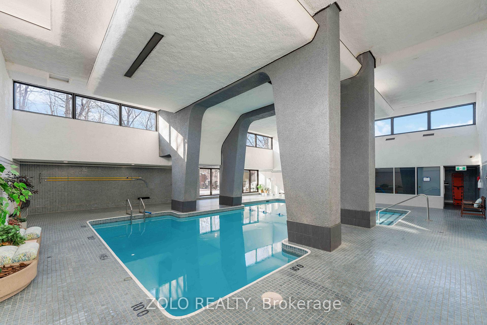 Front of Unit 201, 415 Greenview Avenue N