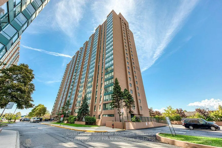 Front of Unit 901, 155 Hillcrest Avenue