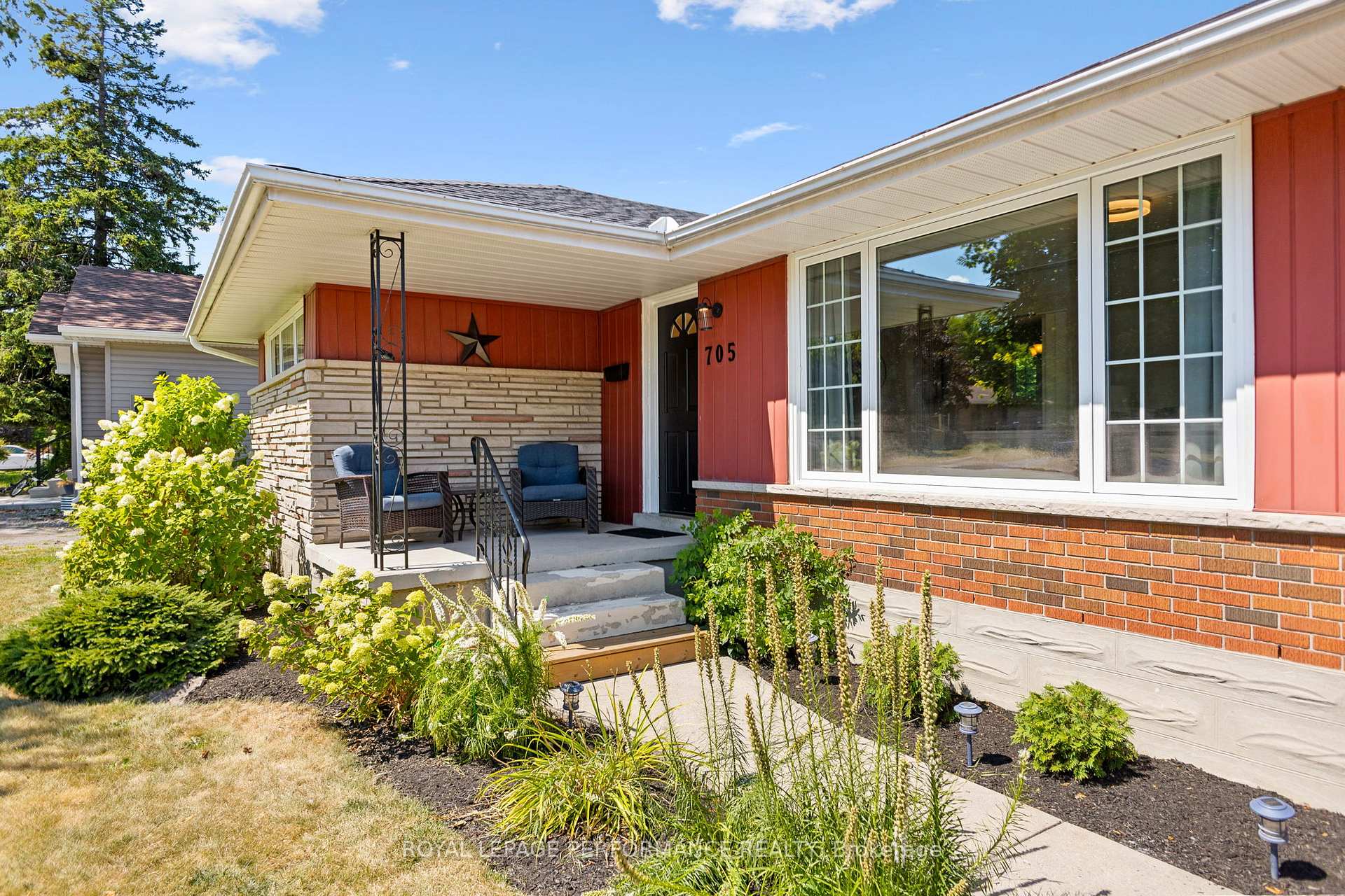 Photo 4 of 705 Pleasant Park Road, Ottawa, Elmvale Acres — HOMEH