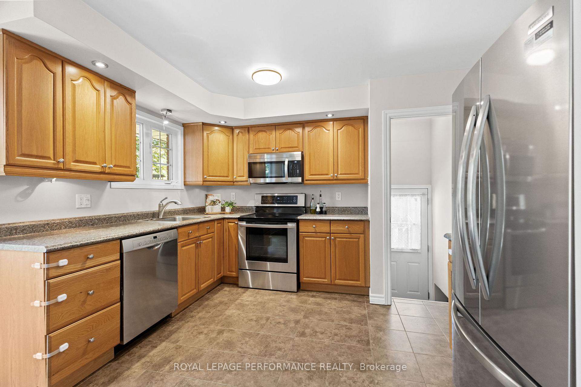 Photo 8 of 705 Pleasant Park Road, Ottawa, Elmvale Acres — HOMEH