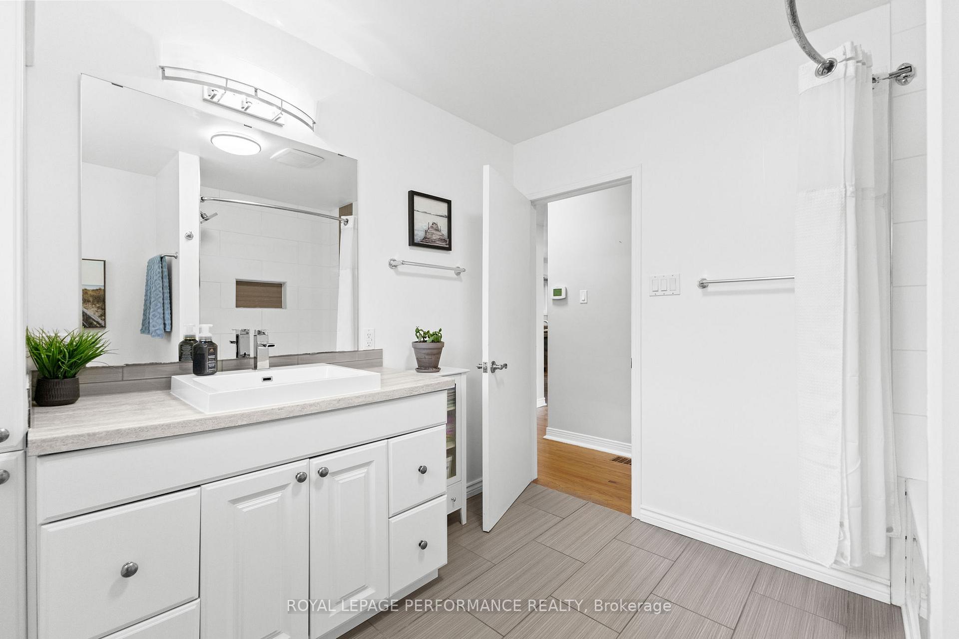 Photo 12 of 705 Pleasant Park Road, Ottawa, Elmvale Acres — HOMEH