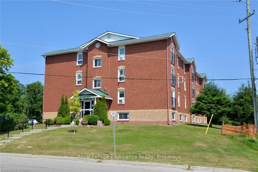 Photo 4 of Unit 202, 550 Talbot Place, Gananoque — HOMEH