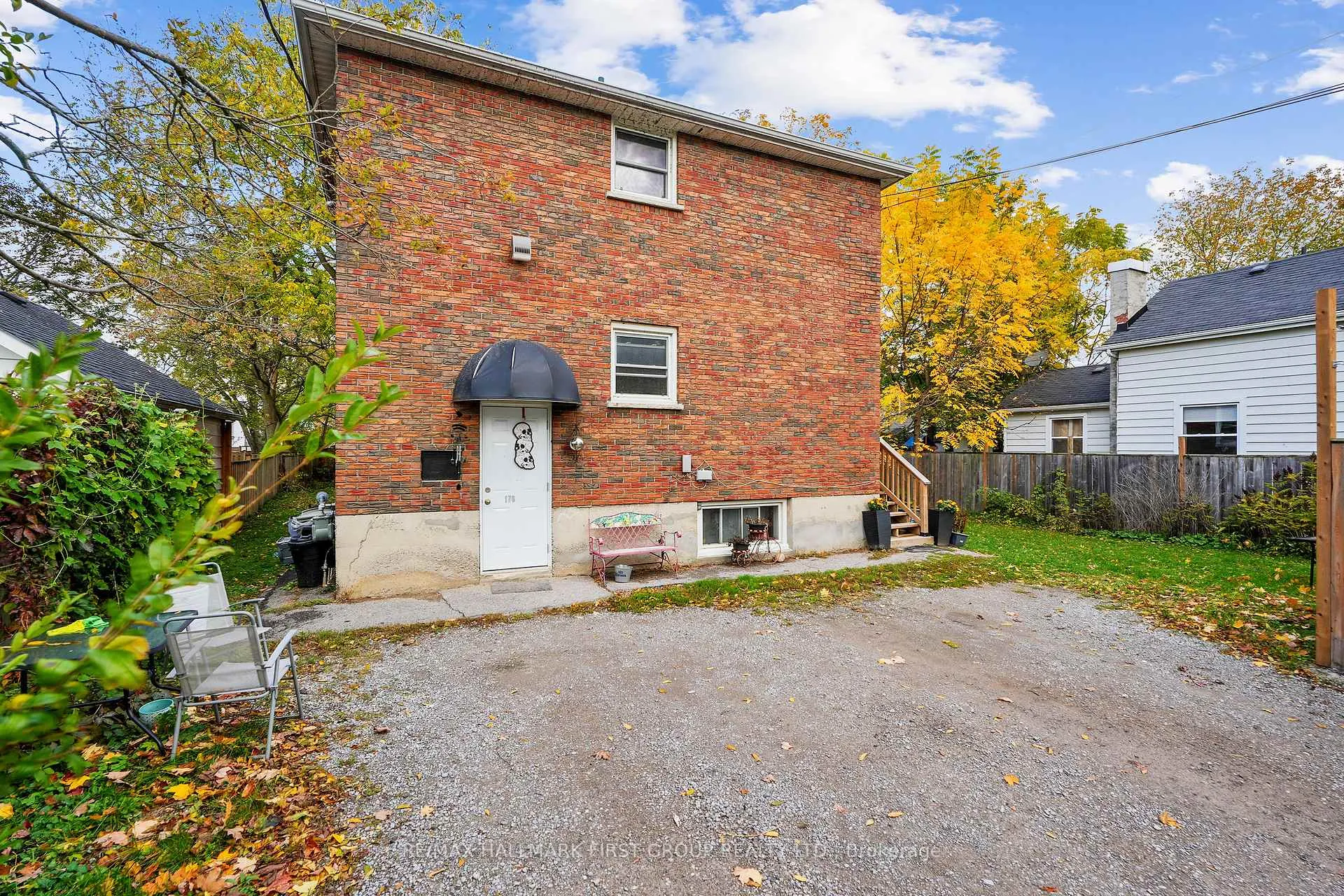 Front of Unit Upper, 176 Sydenham Street