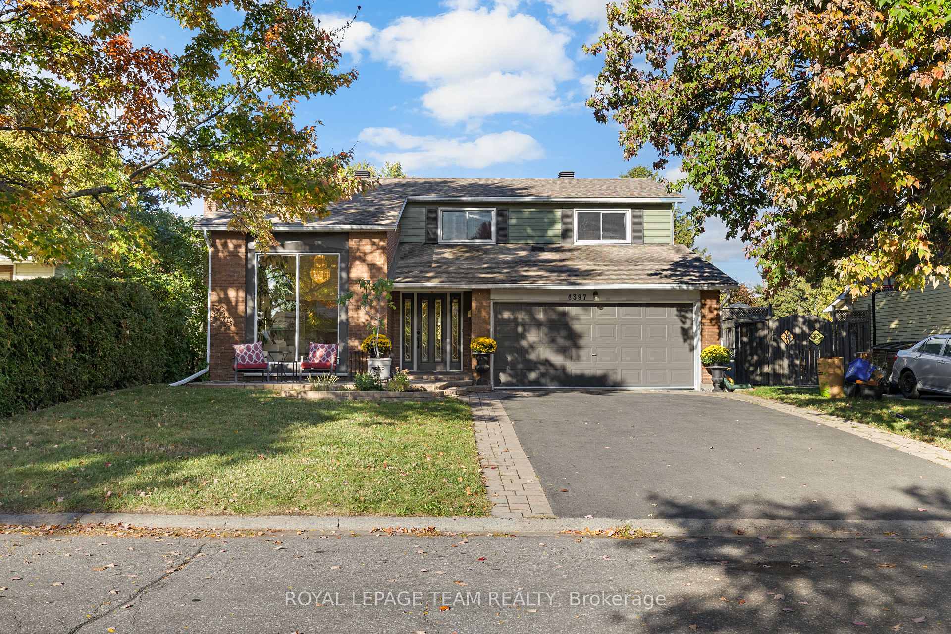 Photo 1 of 4397 Whittaker Crescent, Ottawa, Pineview — HOMEH