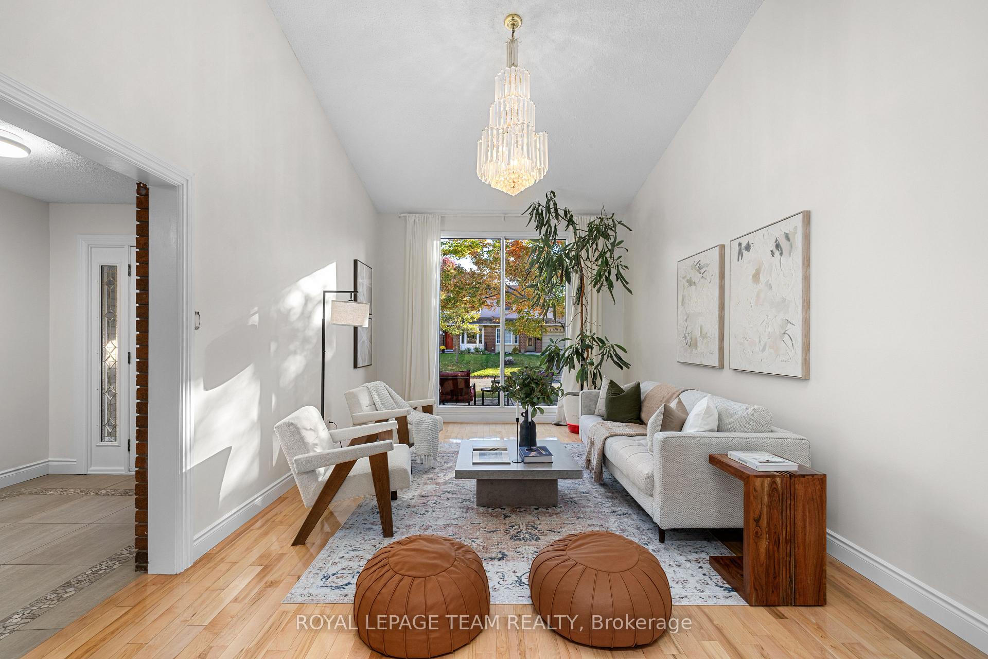 Photo 6 of 4397 Whittaker Crescent, Ottawa, Pineview — HOMEH