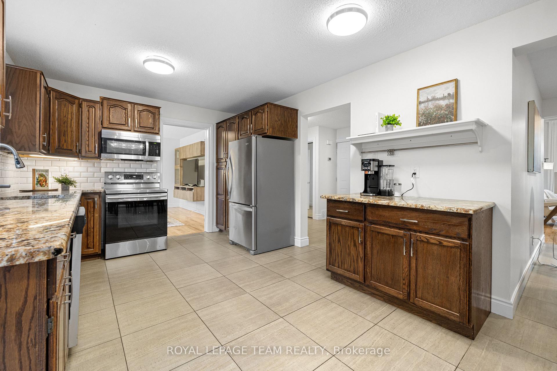 Photo 19 of 4397 Whittaker Crescent, Ottawa, Pineview — HOMEH