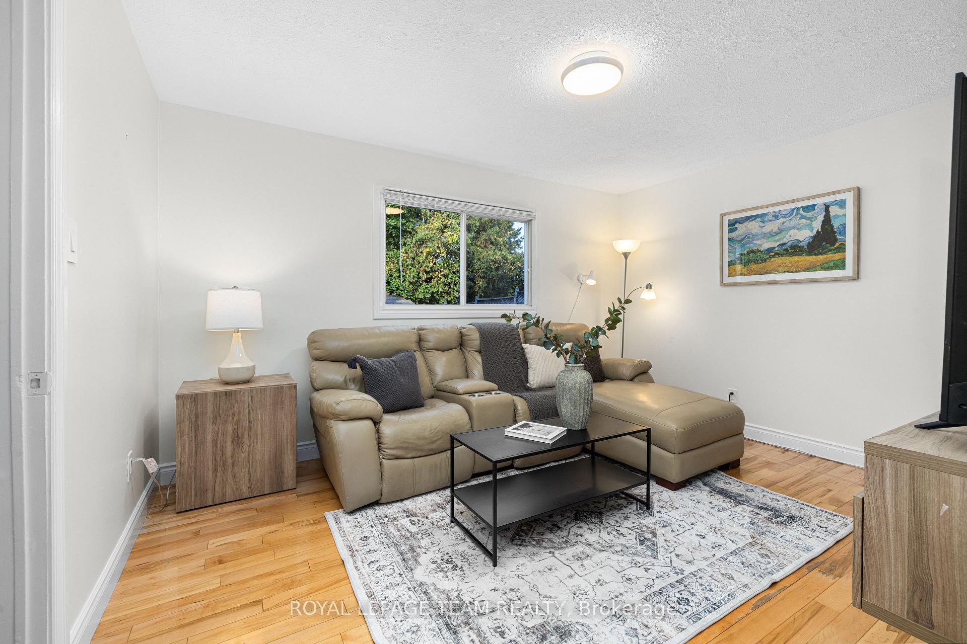 Photo 13 of 4397 Whittaker Crescent, Ottawa, Pineview — HOMEH