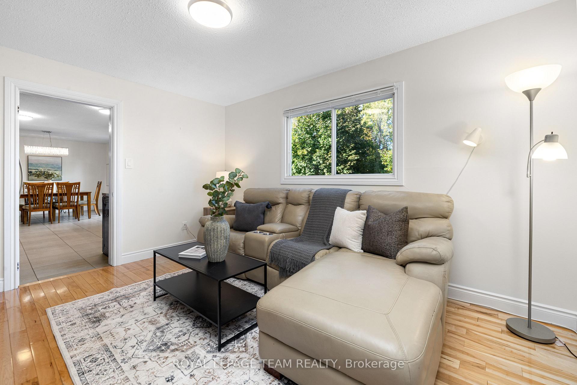 Photo 15 of 4397 Whittaker Crescent, Ottawa, Pineview — HOMEH