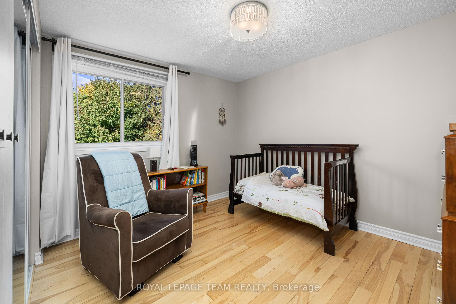 Photo 23 of 4397 Whittaker Crescent, Ottawa, Pineview — HOMEH