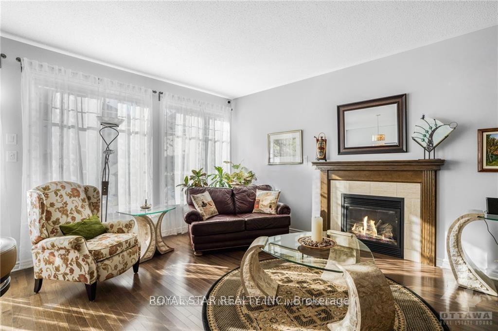 Photo 2 of 715 Hazelnut Crescent, Ottawa, Blossom Park/Kemp Park/Findlay Creek — HOMEH
