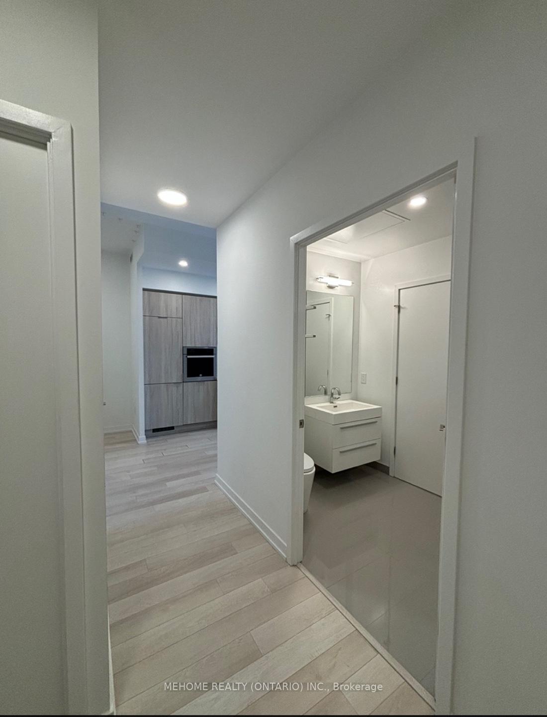Photo 4 of Unit 2101, 39 Roehampton Avenue, Toronto, Mount Pleasant West — HOMEH