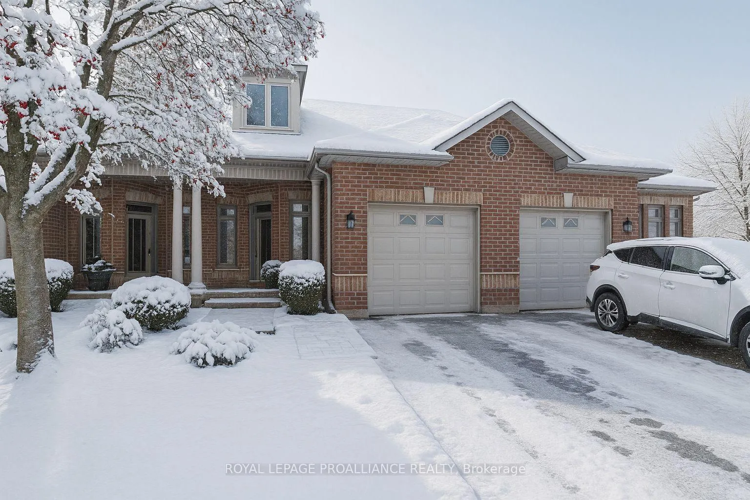 Front of Unit 2, 355 Dundas Street W