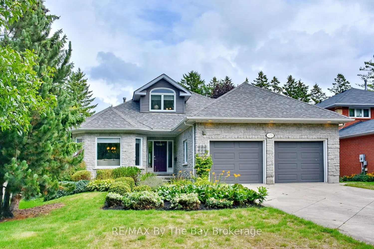 Photo 2 of 475 Minnesota Street, Collingwood — HOMEH