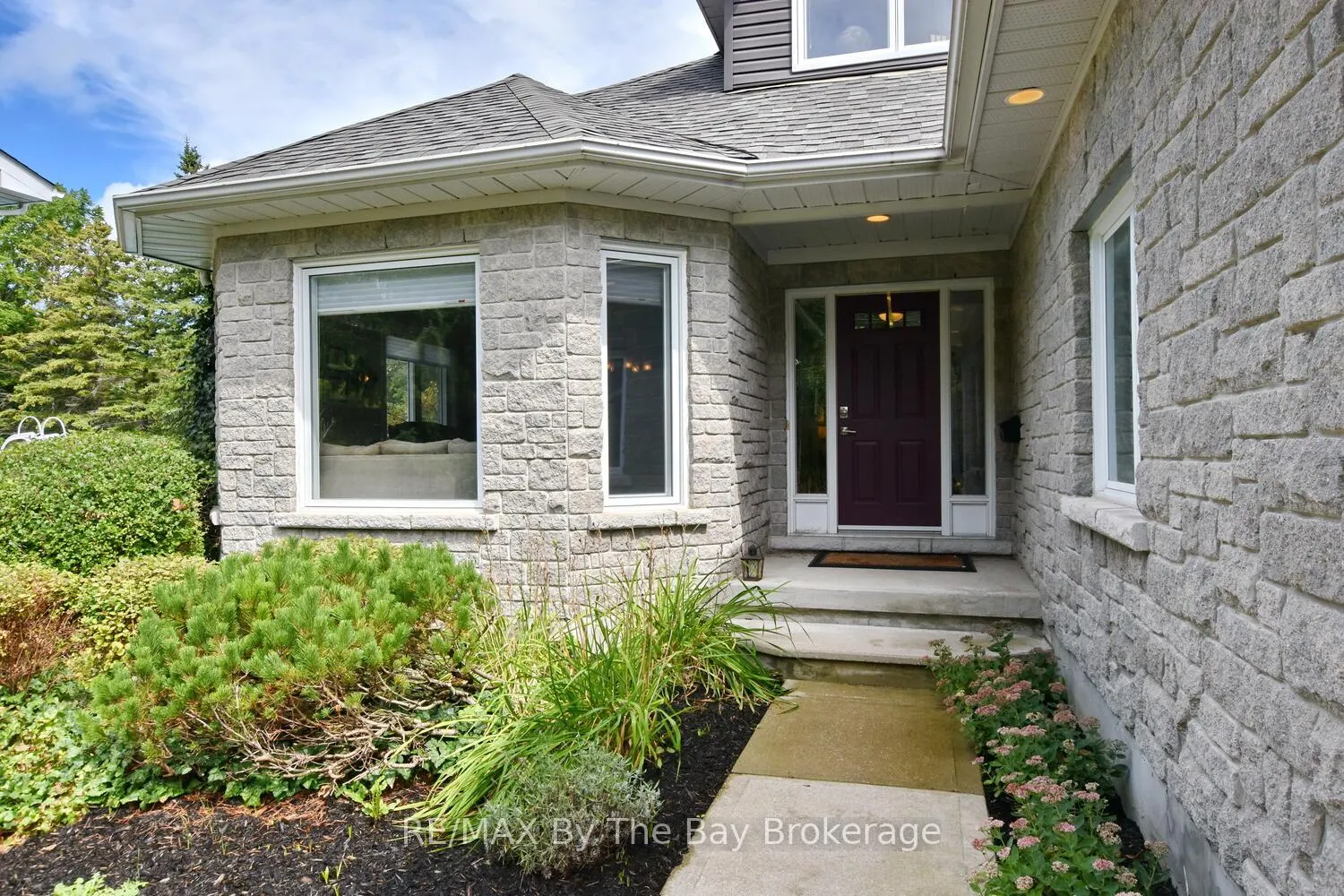 Photo 3 of 475 Minnesota Street, Collingwood — HOMEH