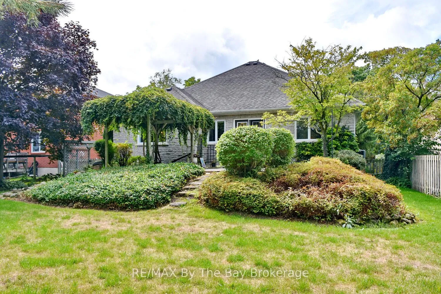 Photo 5 of 475 Minnesota Street, Collingwood — HOMEH