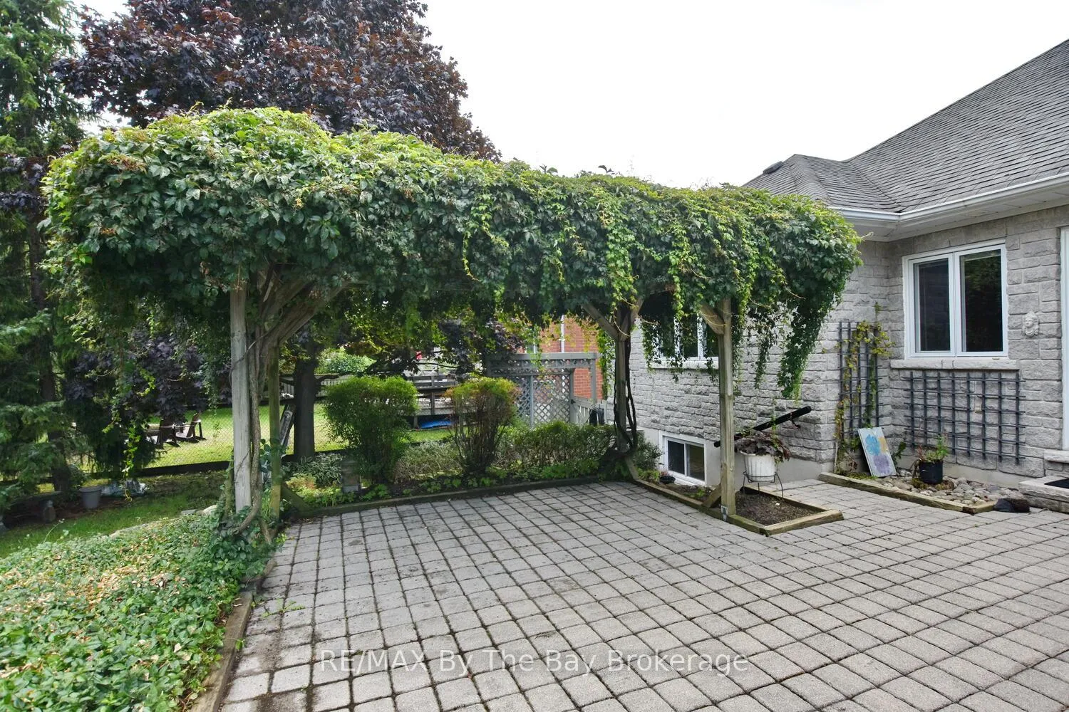 Photo 7 of 475 Minnesota Street, Collingwood — HOMEH