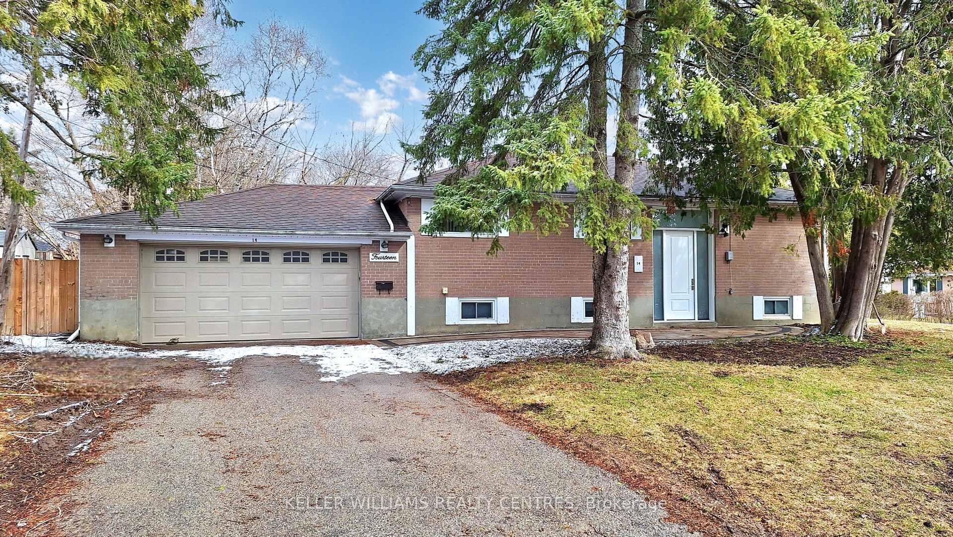 Photo 2 of 14 Algonquin Crescent, Aurora, Aurora Heights — HOMEH