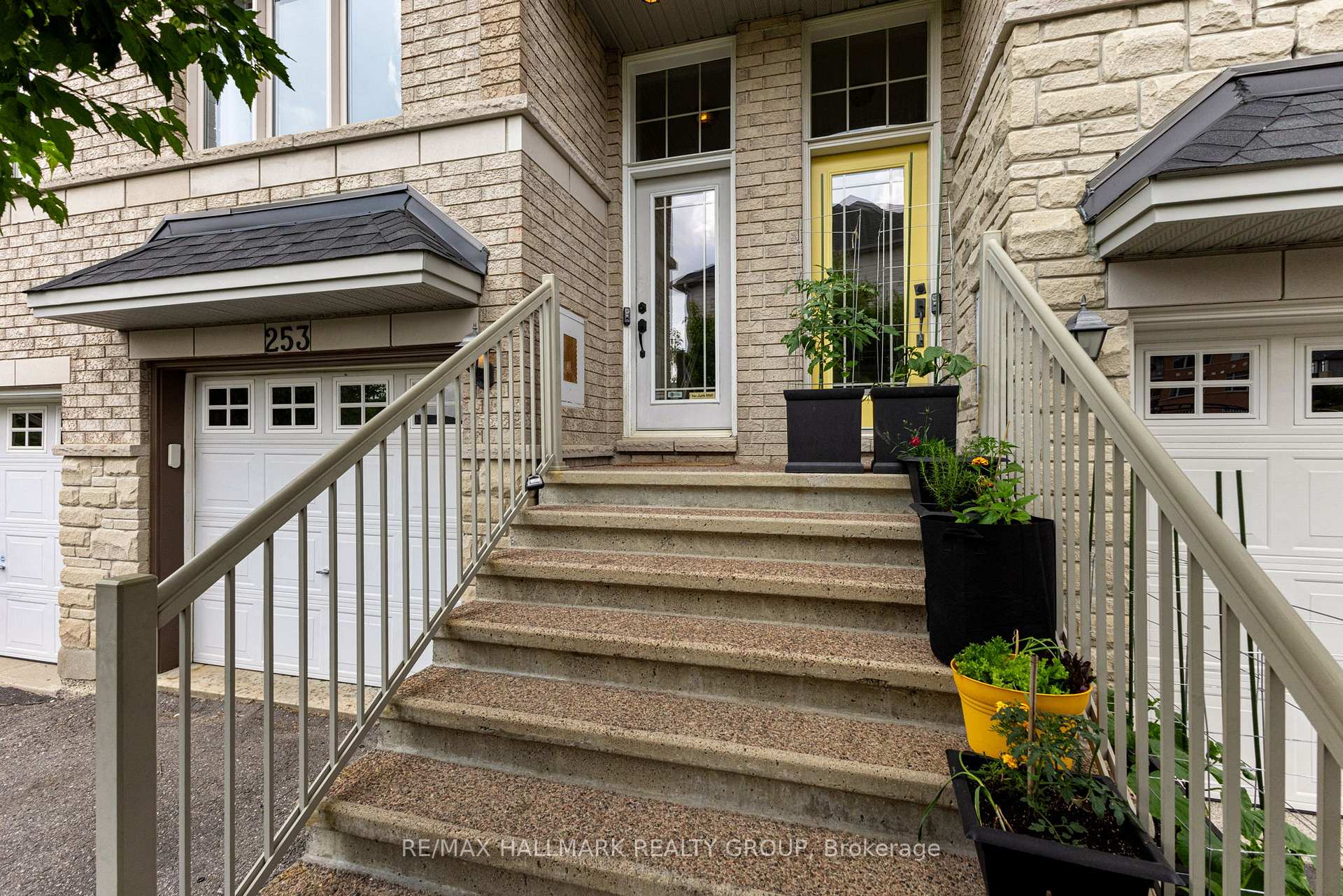 Photo 3 of 253 Stroget Private, Ottawa, Merivale Industrial Park/Citiplace — HOMEH