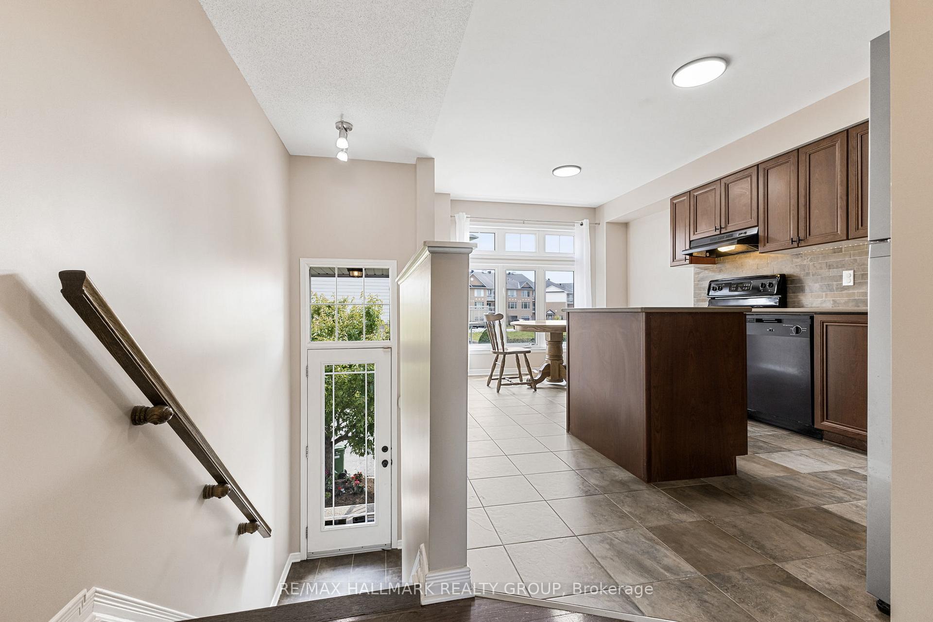 Photo 4 of 253 Stroget Private, Ottawa, Merivale Industrial Park/Citiplace — HOMEH