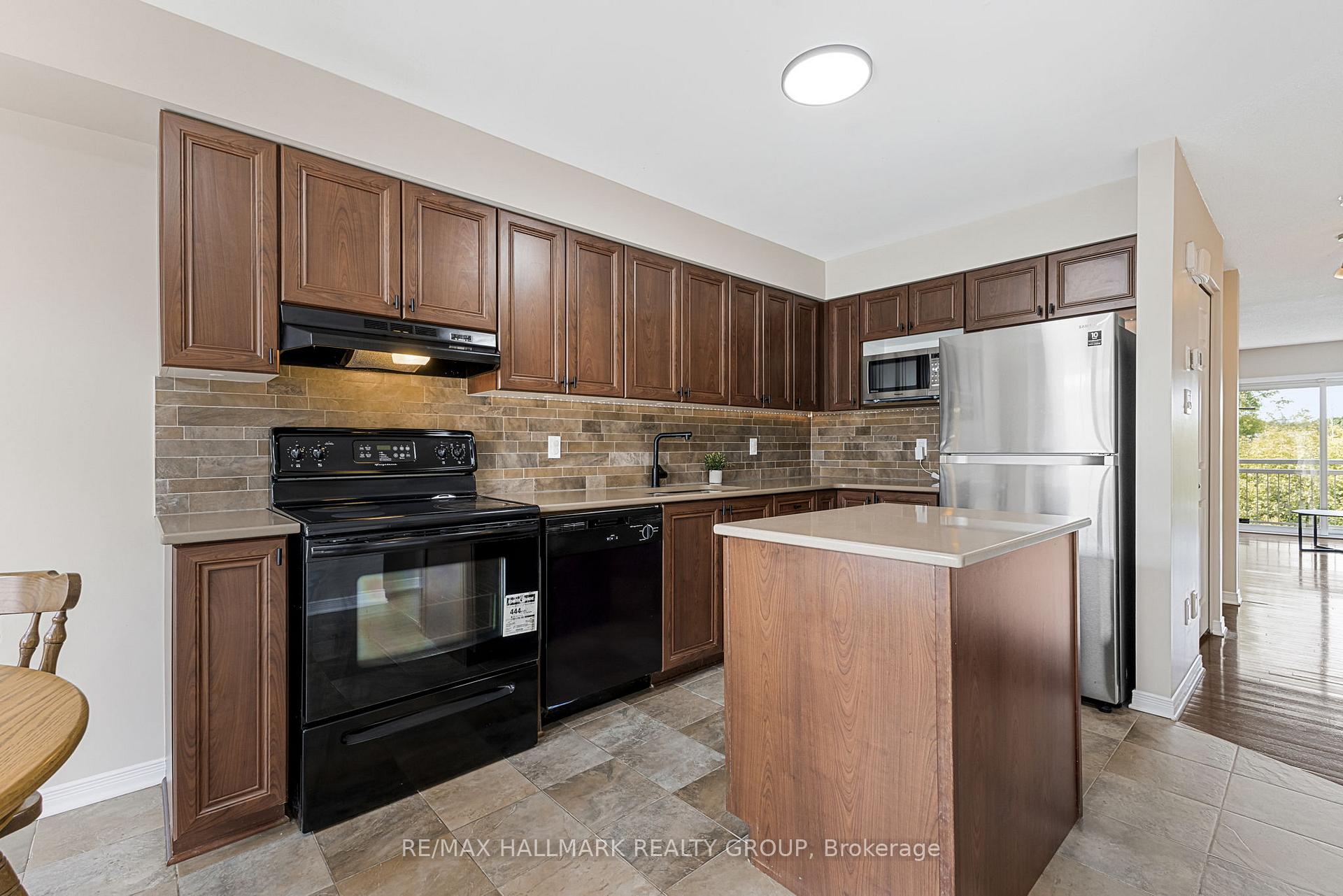 Photo 6 of 253 Stroget Private, Ottawa, Merivale Industrial Park/Citiplace — HOMEH