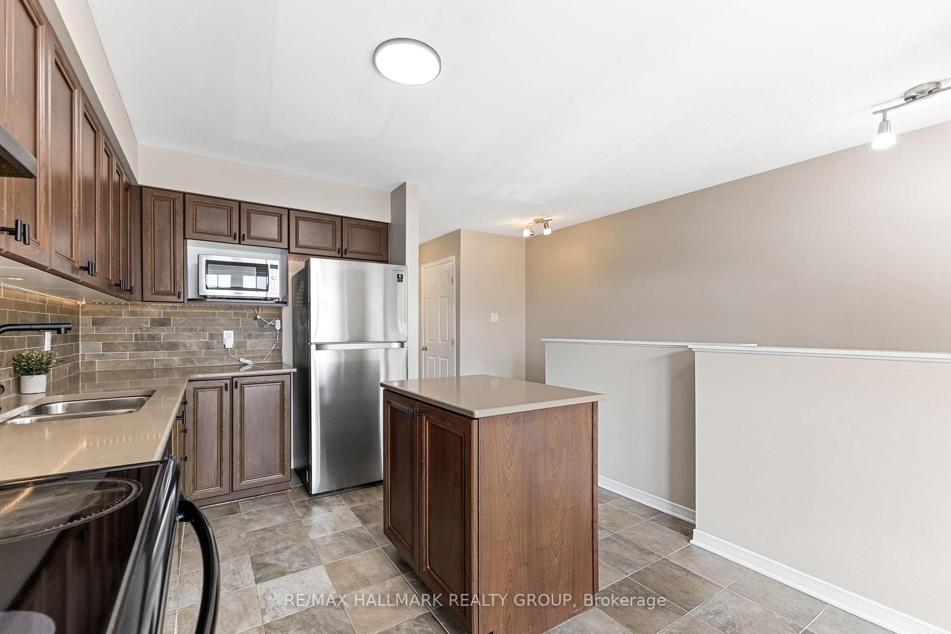 Photo 8 of 253 Stroget Private, Ottawa, Merivale Industrial Park/Citiplace — HOMEH
