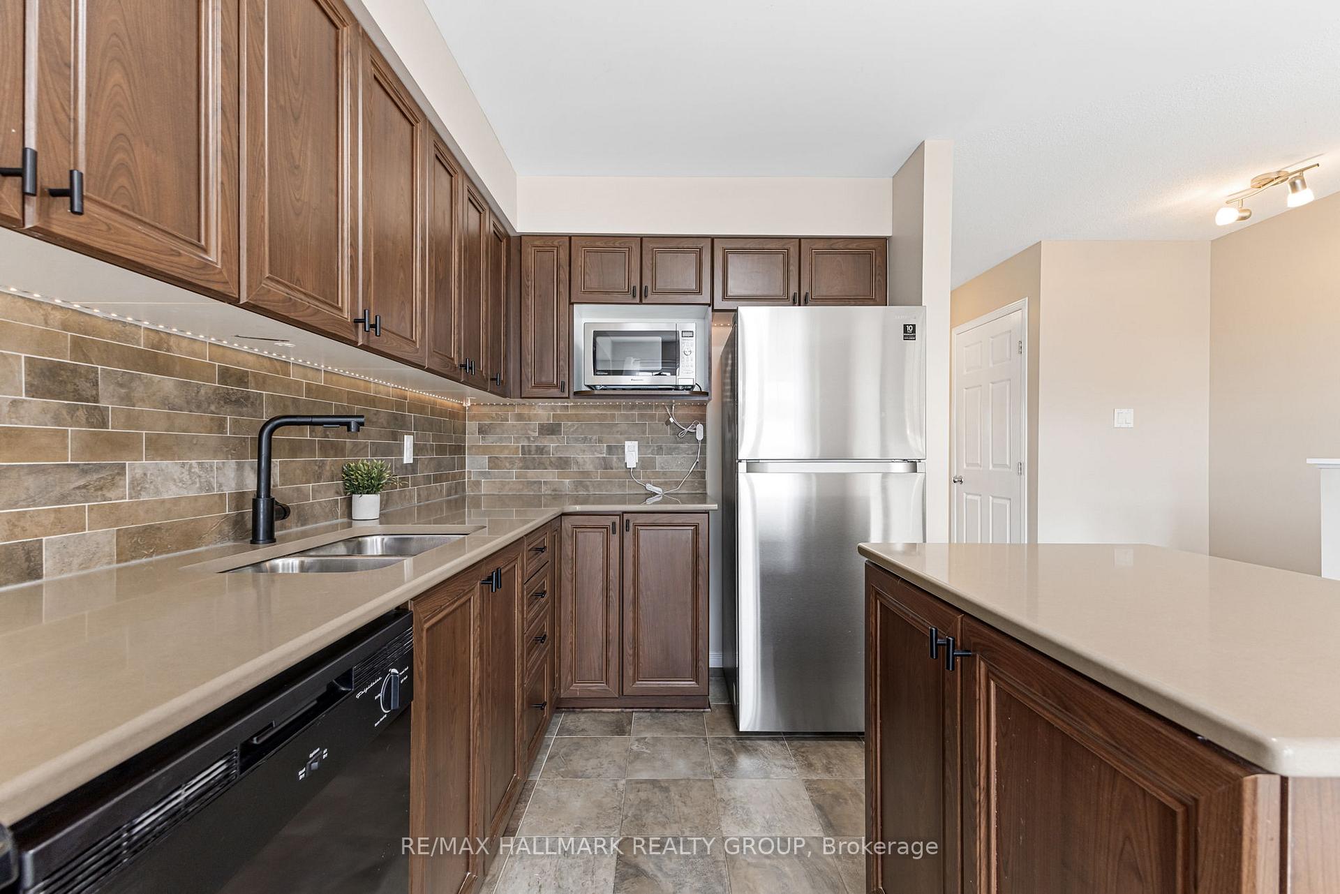Photo 9 of 253 Stroget Private, Ottawa, Merivale Industrial Park/Citiplace — HOMEH