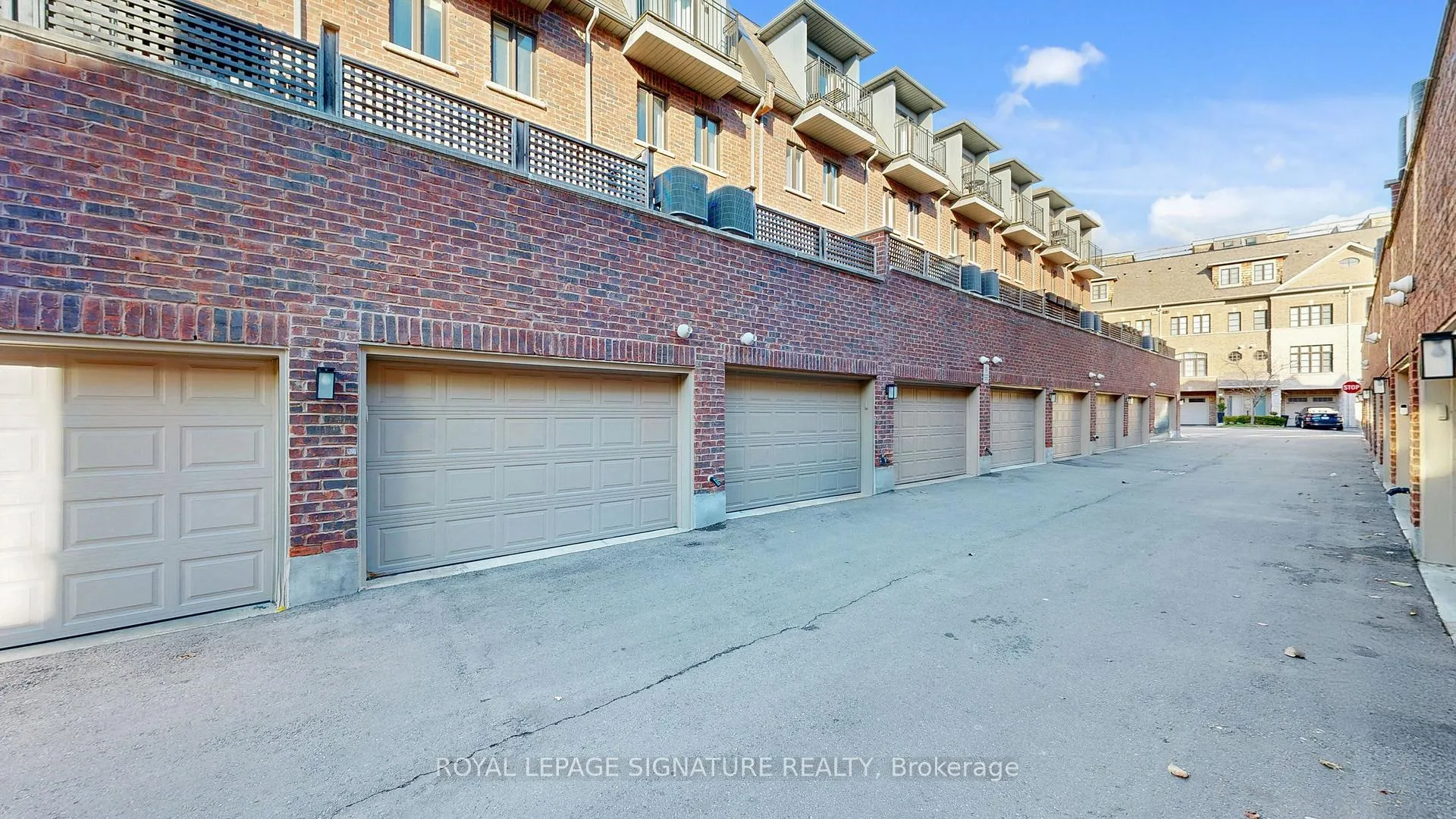 Photo 3 of 8 Agar Lane, Vaughan, West Woodbridge — HOMEH