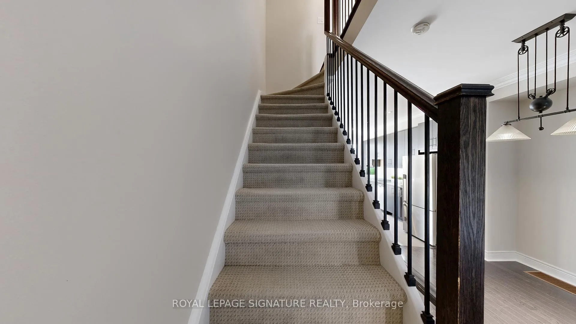 Photo 23 of 8 Agar Lane, Vaughan, West Woodbridge — HOMEH