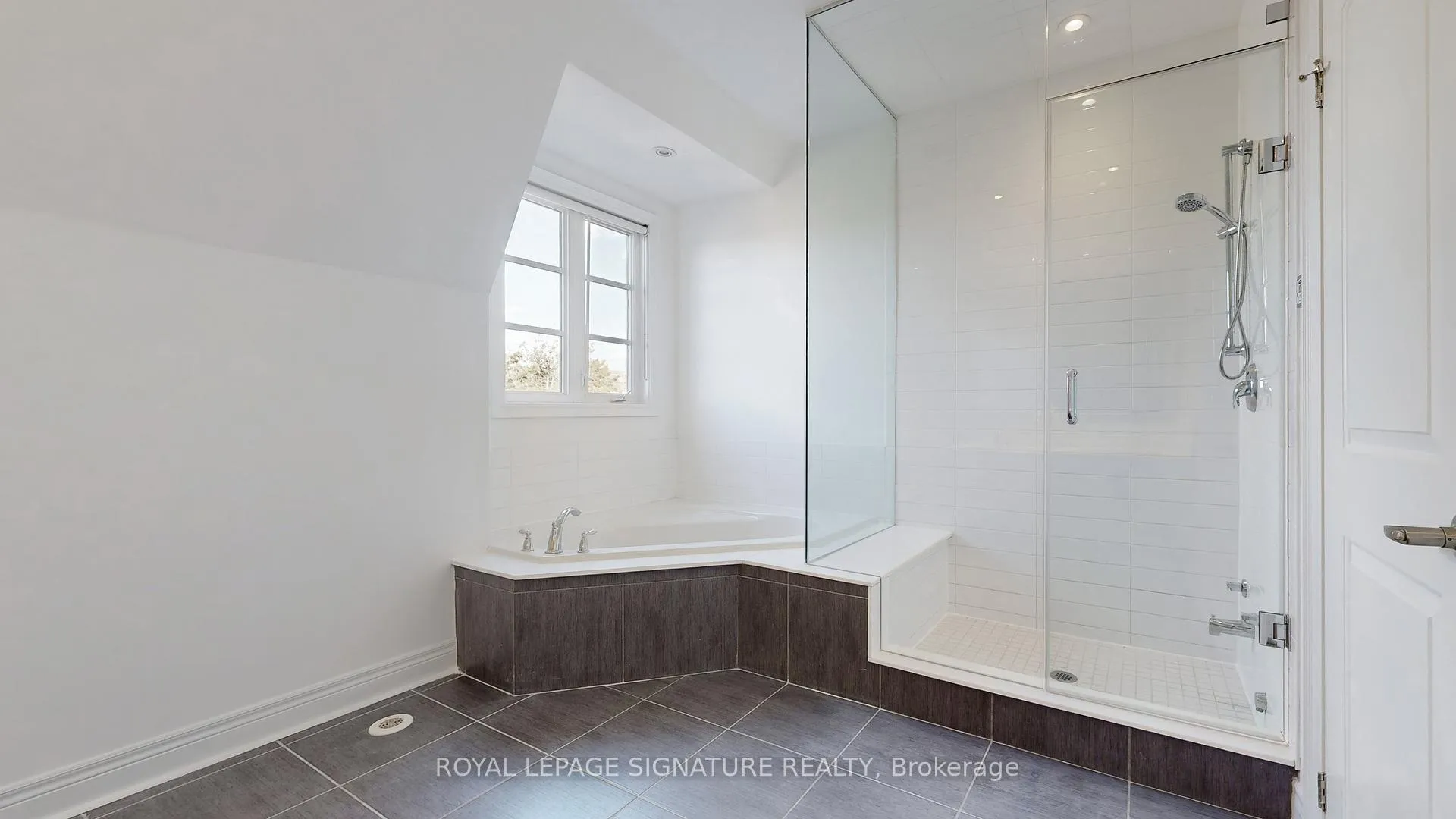 Photo 36 of 8 Agar Lane, Vaughan, West Woodbridge — HOMEH
