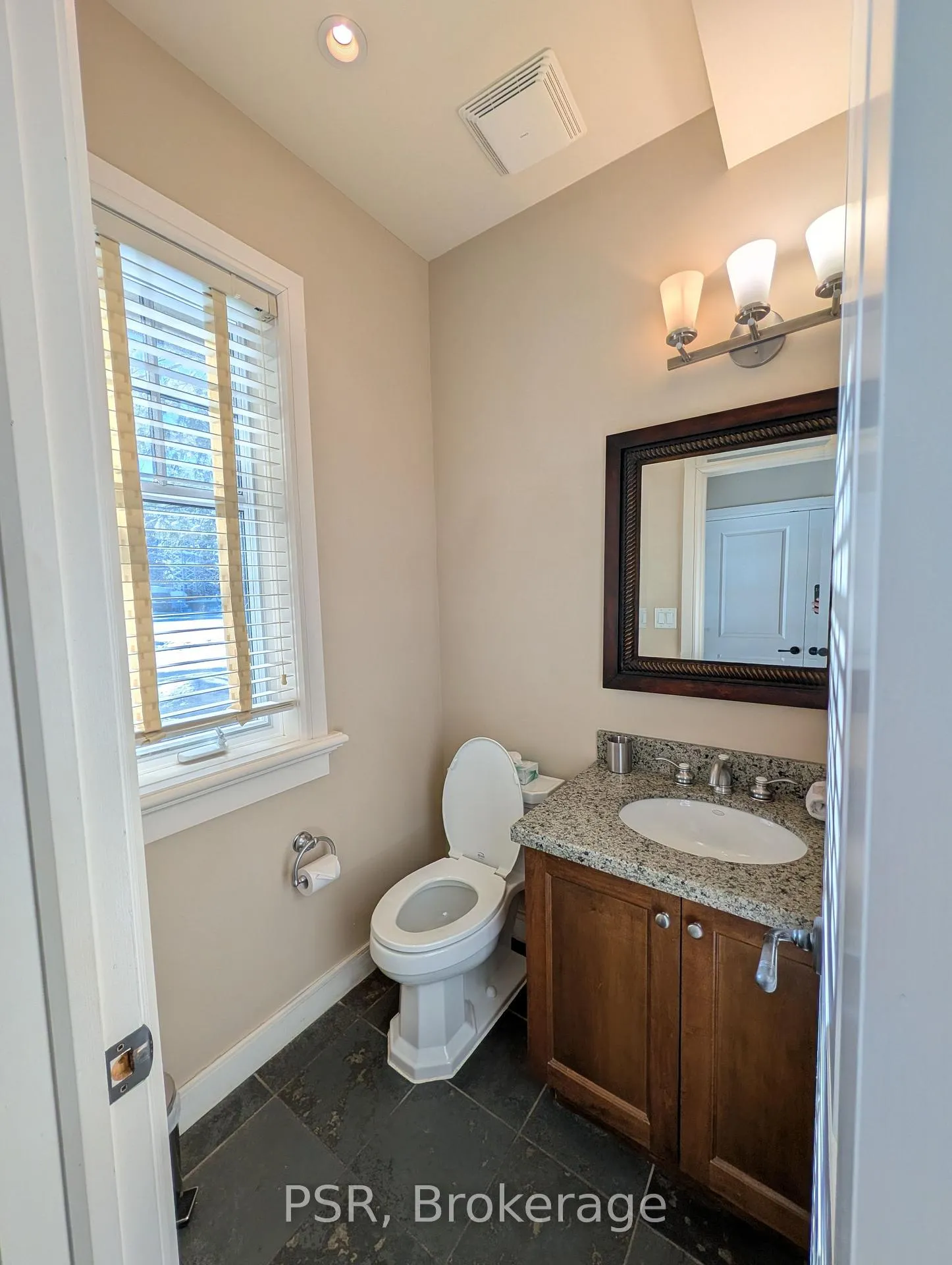 Photo 5 of Unit 14, 304 Emerald Hill, Seguin — HOMEH