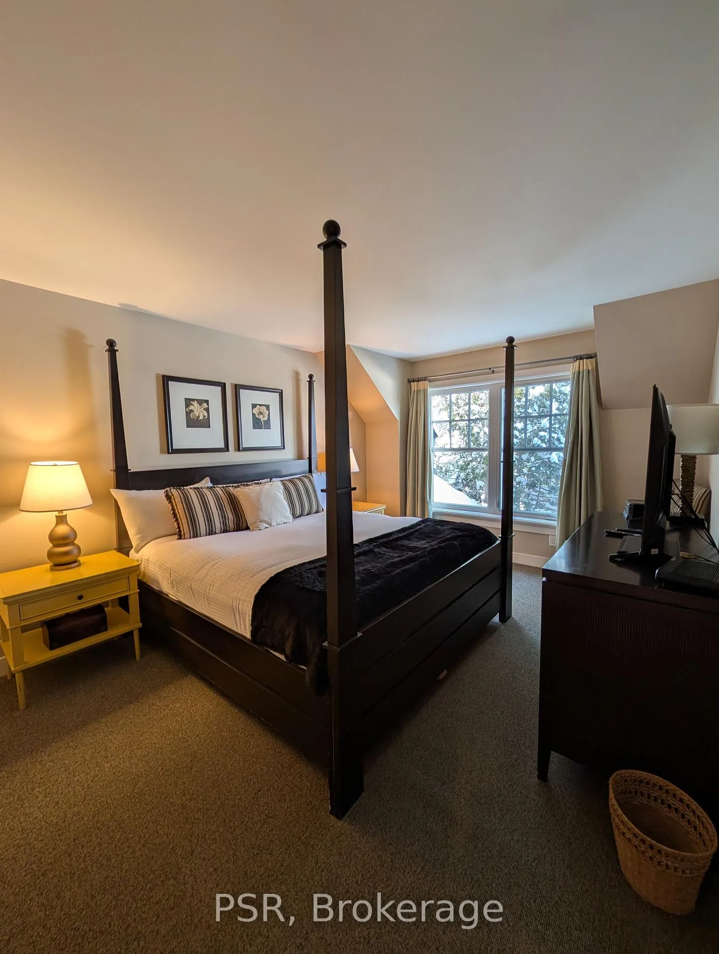Photo 10 of Unit 14, 304 Emerald Hill, Seguin — HOMEH