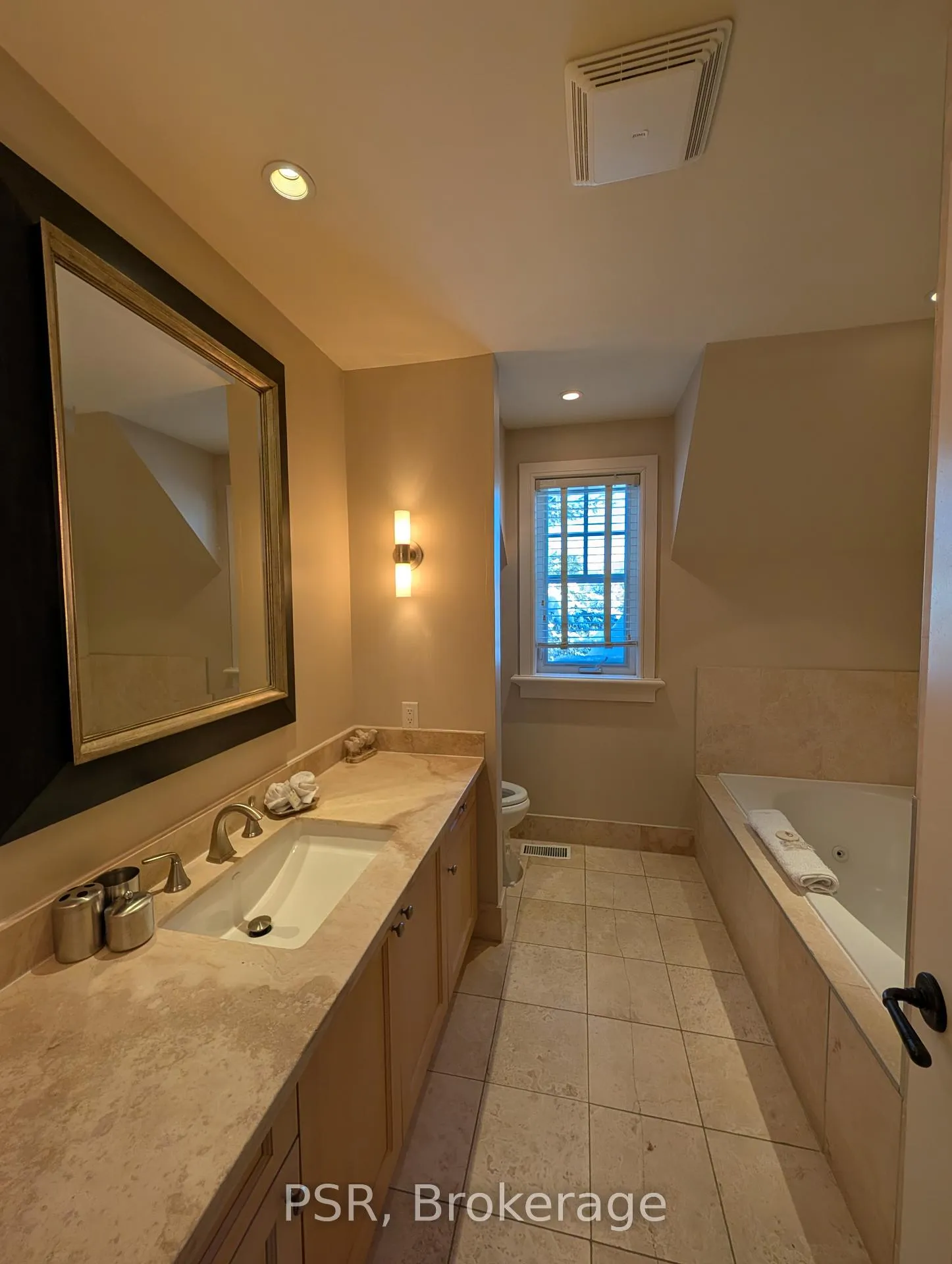 Photo 11 of Unit 14, 304 Emerald Hill, Seguin — HOMEH