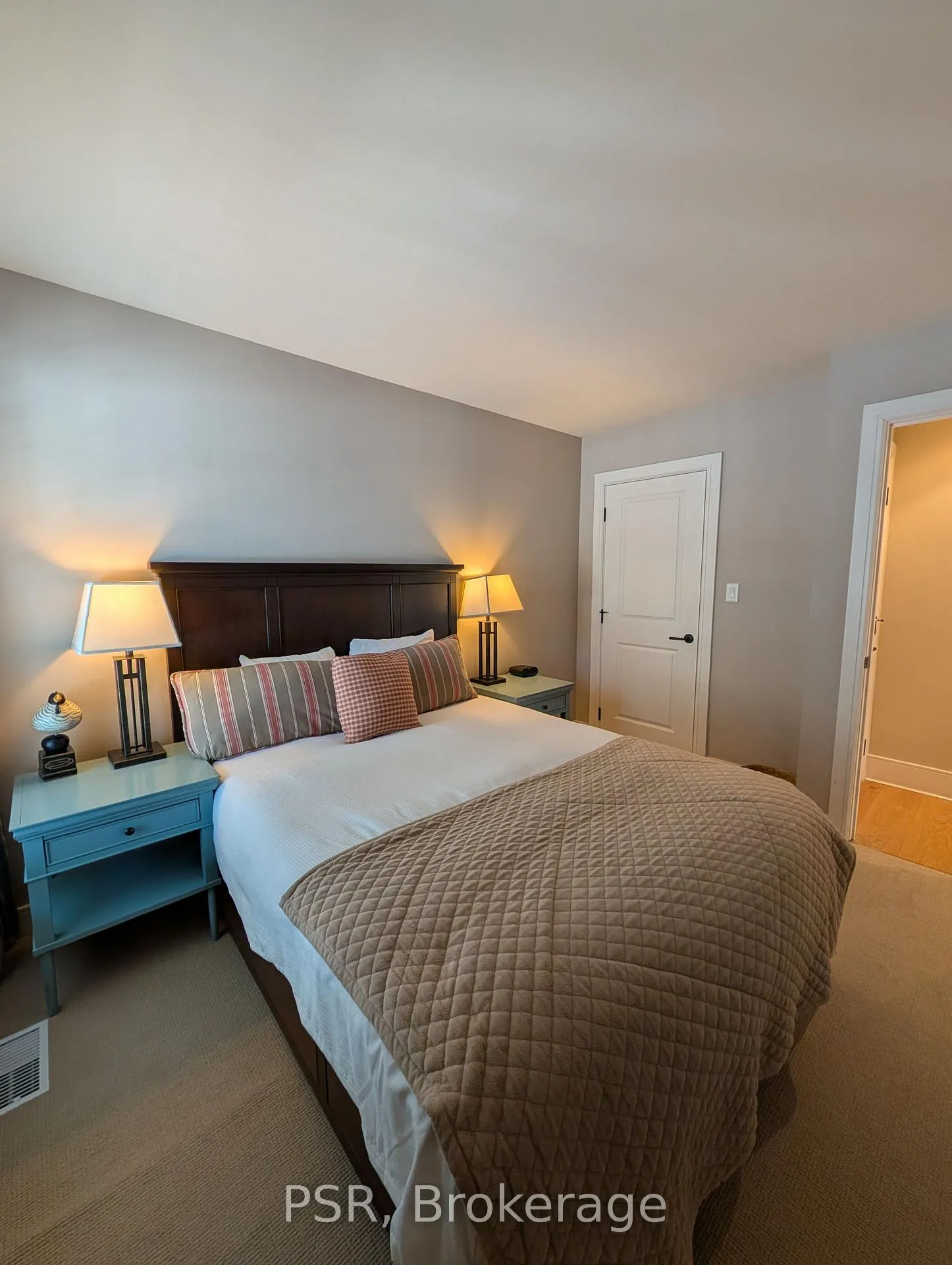 Photo 15 of Unit 14, 304 Emerald Hill, Seguin — HOMEH