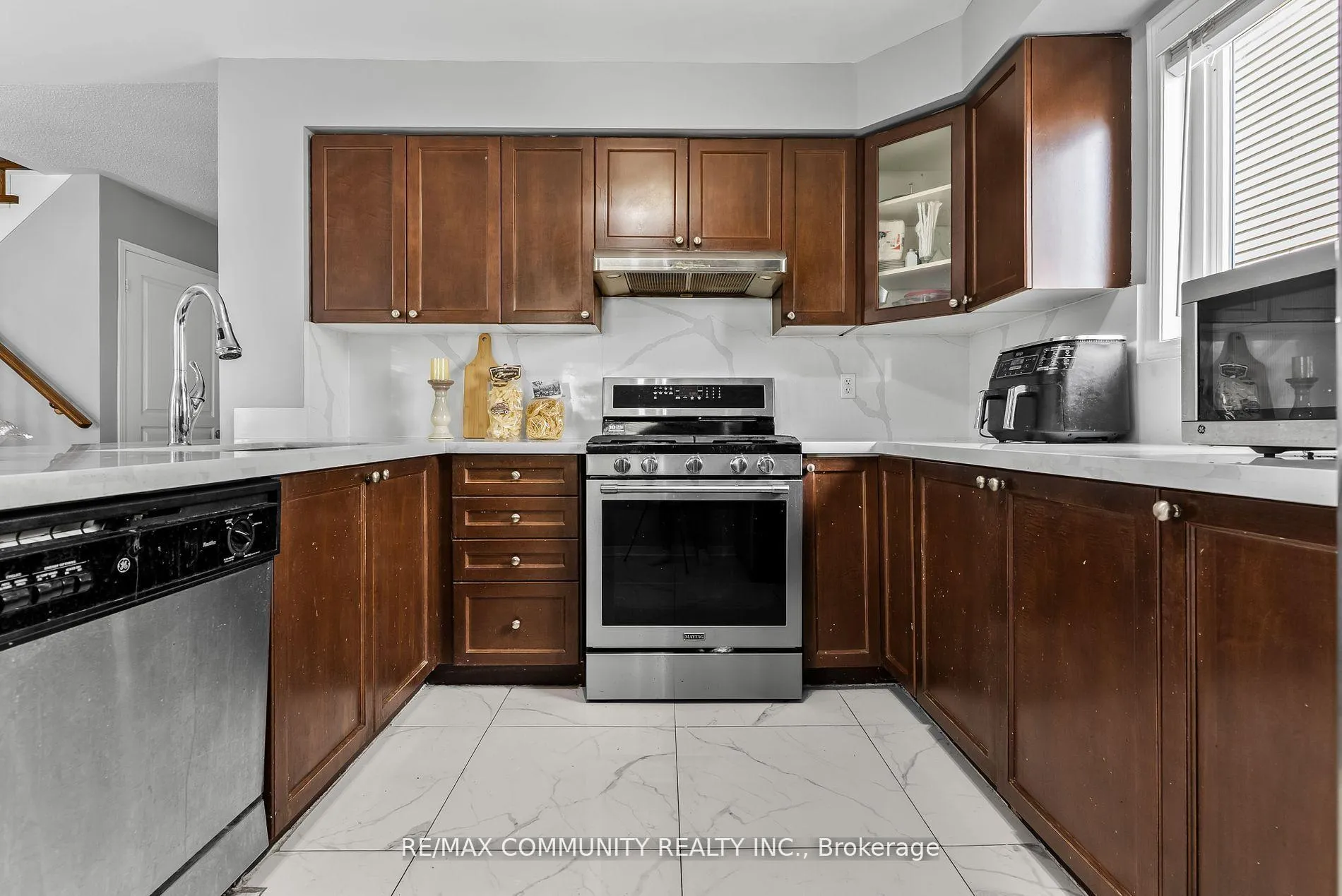 Photo 10 of 147 Argent Street, Clarington, Bowmanville — HOMEH
