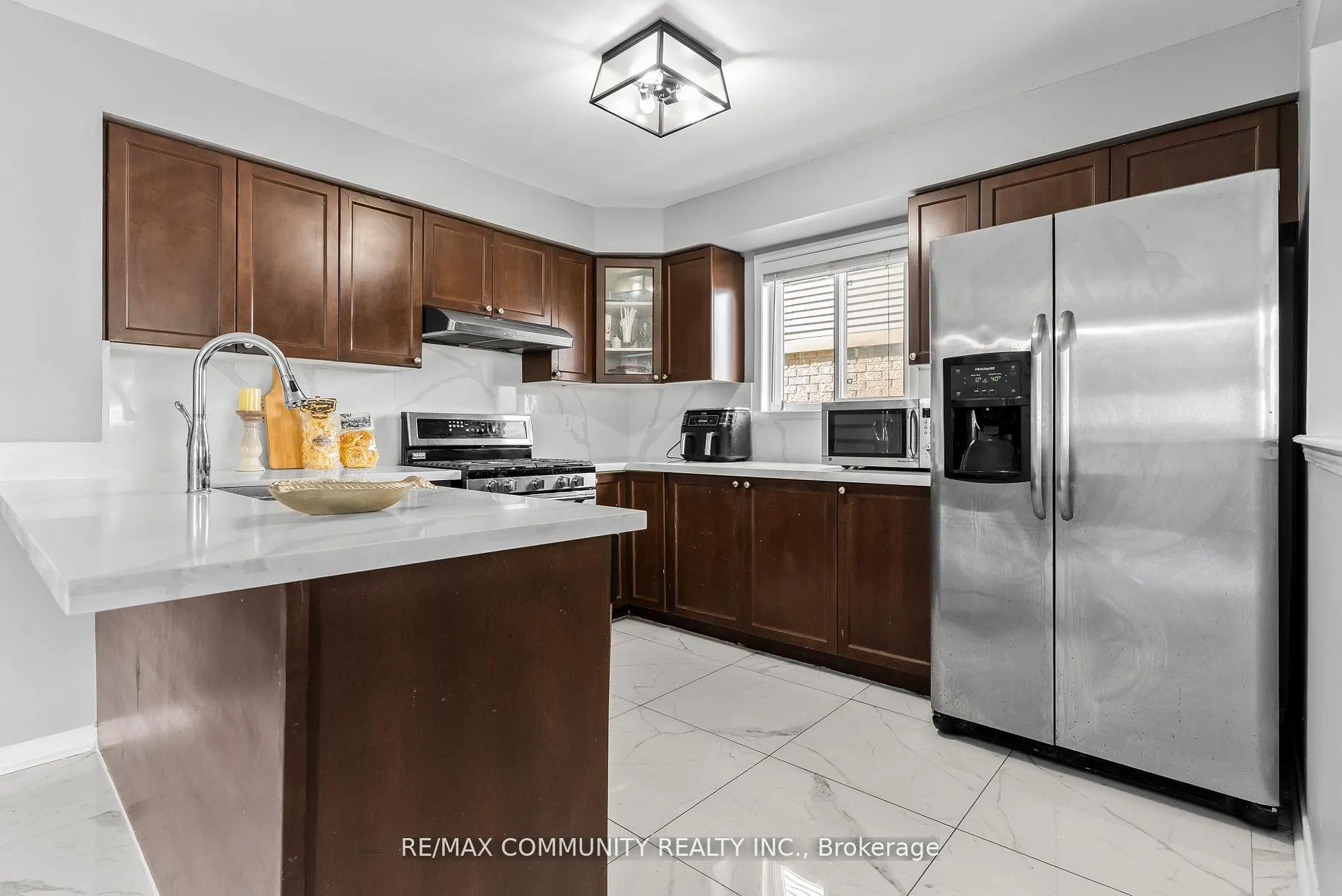 Photo 12 of 147 Argent Street, Clarington, Bowmanville — HOMEH