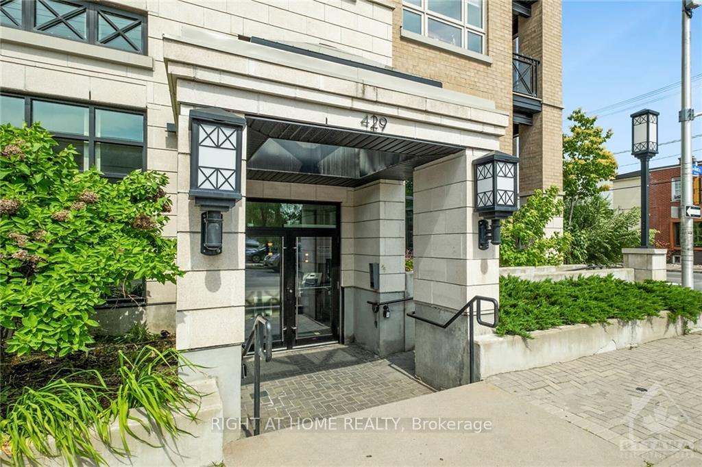 Front of Unit 215, 429 Kent Street