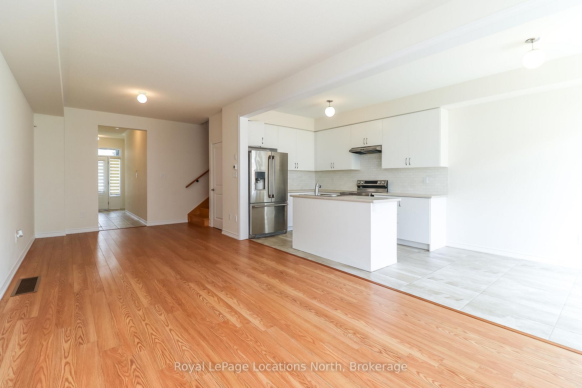 Photo 10 of 6 Durham Avenue, Barrie, Rural Barrie Southeast — HOMEH