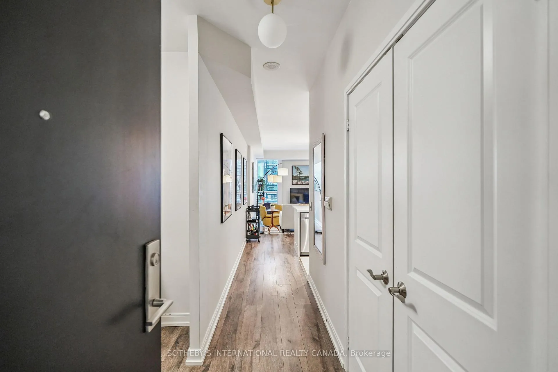 Photo 2 of Unit 708, 88 Broadway Avenue, Toronto, Mount Pleasant West — HOMEH