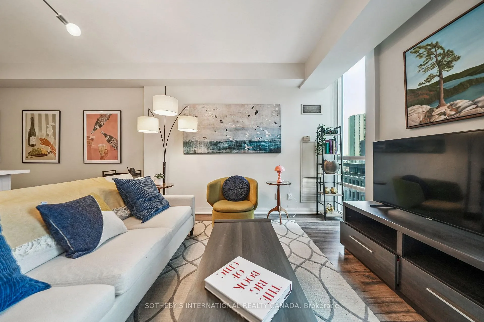 Photo 5 of Unit 708, 88 Broadway Avenue, Toronto, Mount Pleasant West — HOMEH