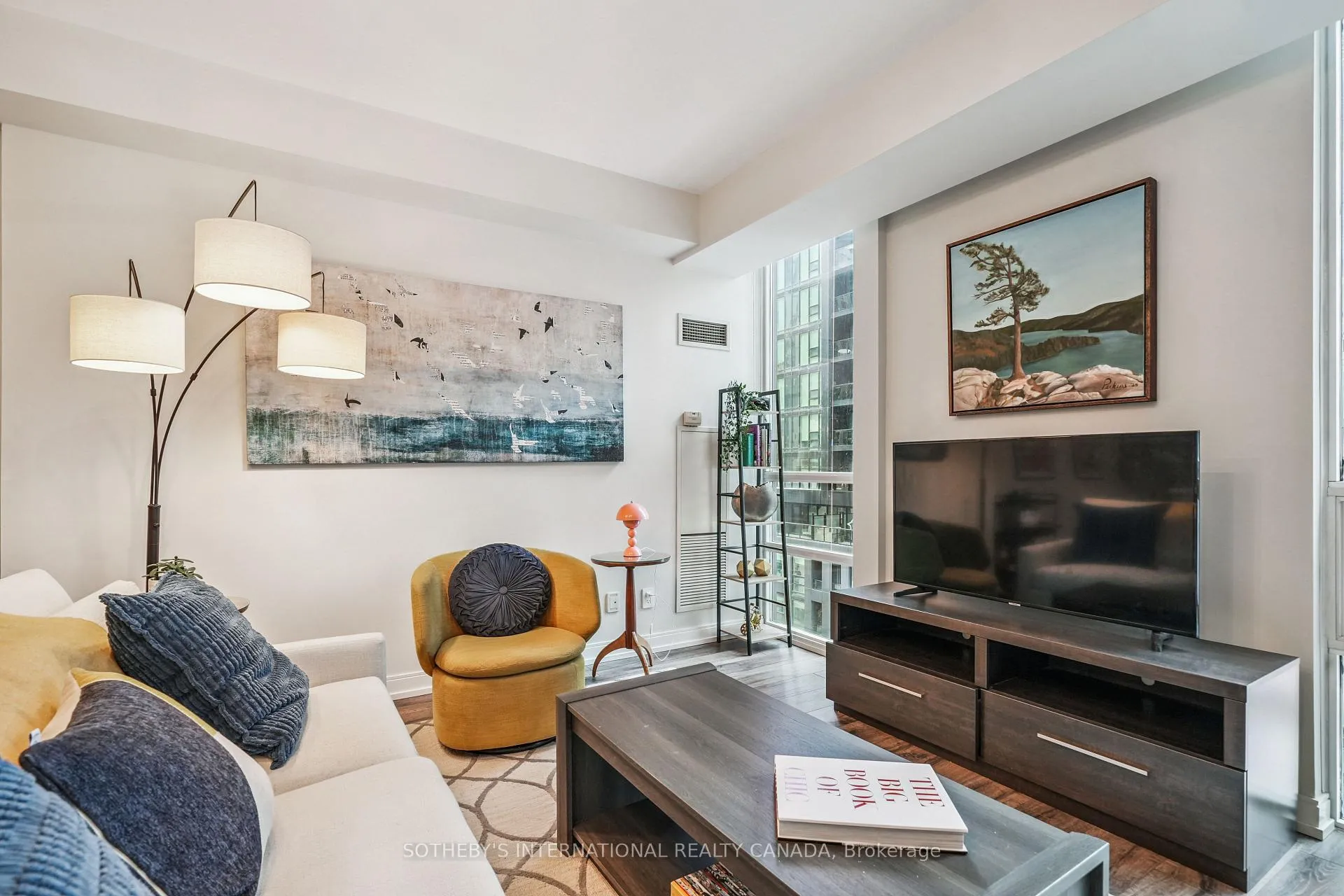 Photo 6 of Unit 708, 88 Broadway Avenue, Toronto, Mount Pleasant West — HOMEH