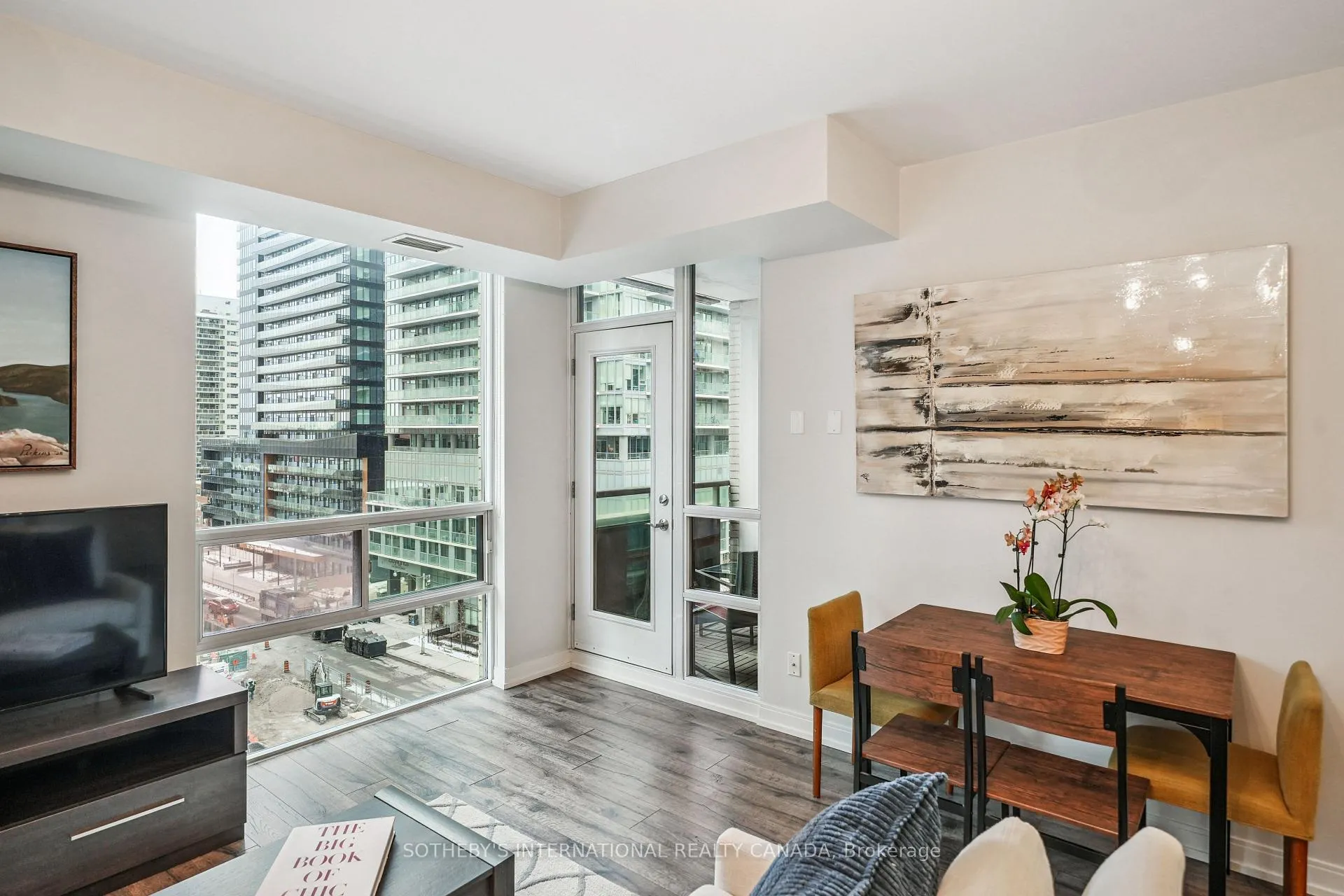 Photo 7 of Unit 708, 88 Broadway Avenue, Toronto, Mount Pleasant West — HOMEH