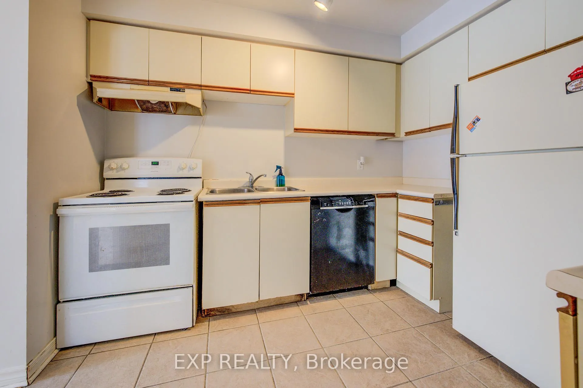 Photo 8 of Unit 112, 302 College Avenue W, Guelph, Dovercliffe Park/Old University — HOMEH