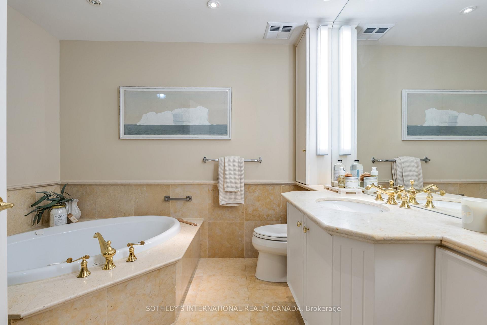 Photo 12 of Unit 908, 33 Delisle Avenue, Toronto, Yonge-St. Clair — HOMEH