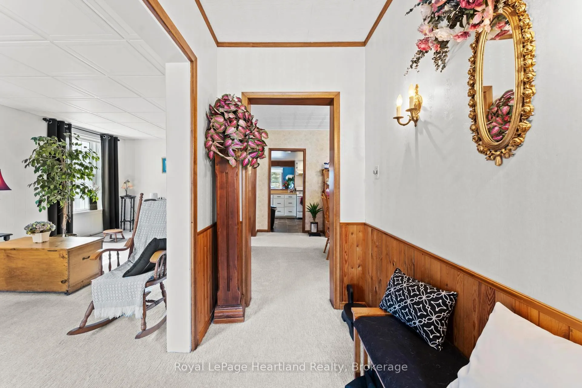 Photo 5 of 107 Victoria Street N, Goderich, Goderich (Town) — HOMEH