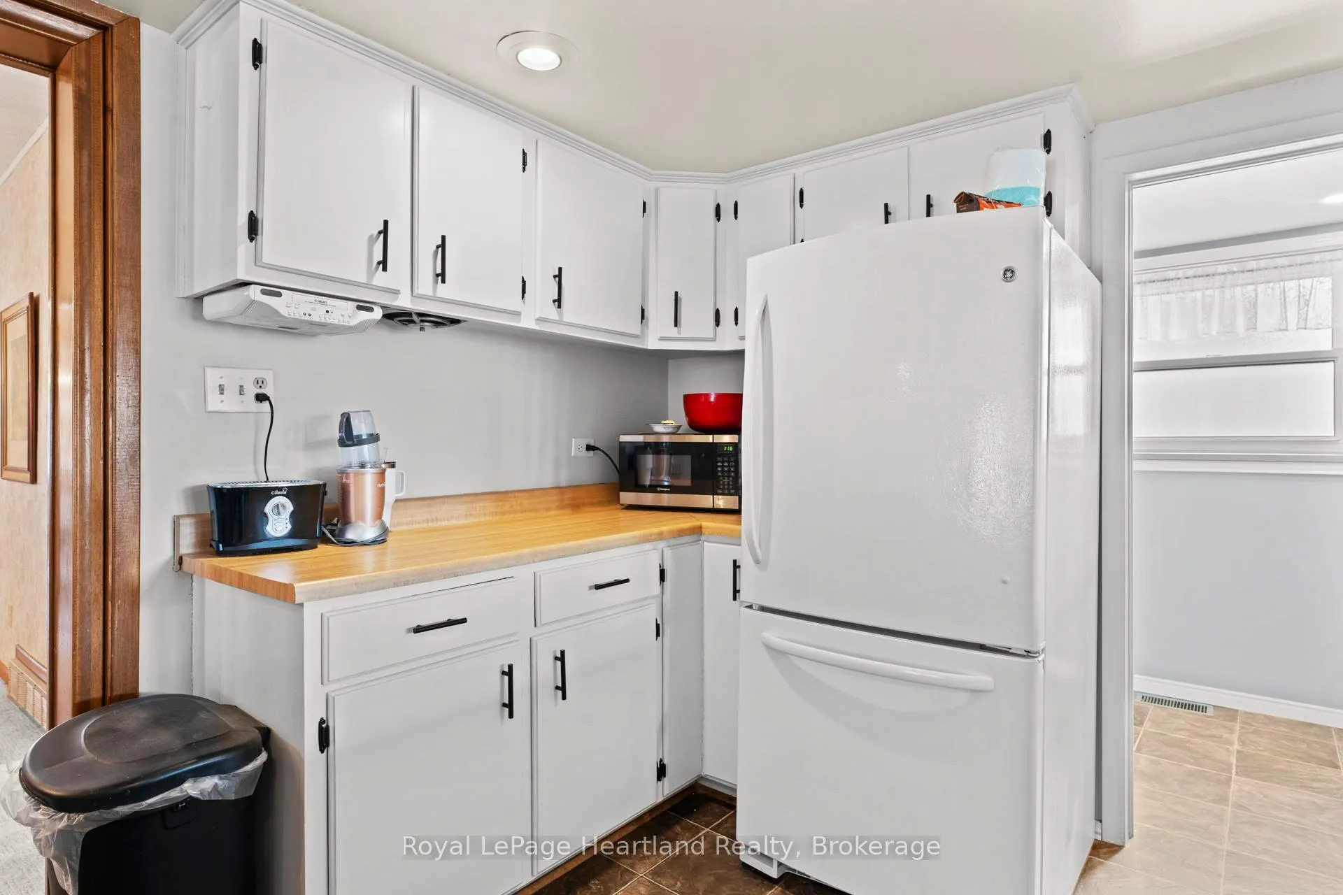 Photo 17 of 107 Victoria Street N, Goderich, Goderich (Town) — HOMEH