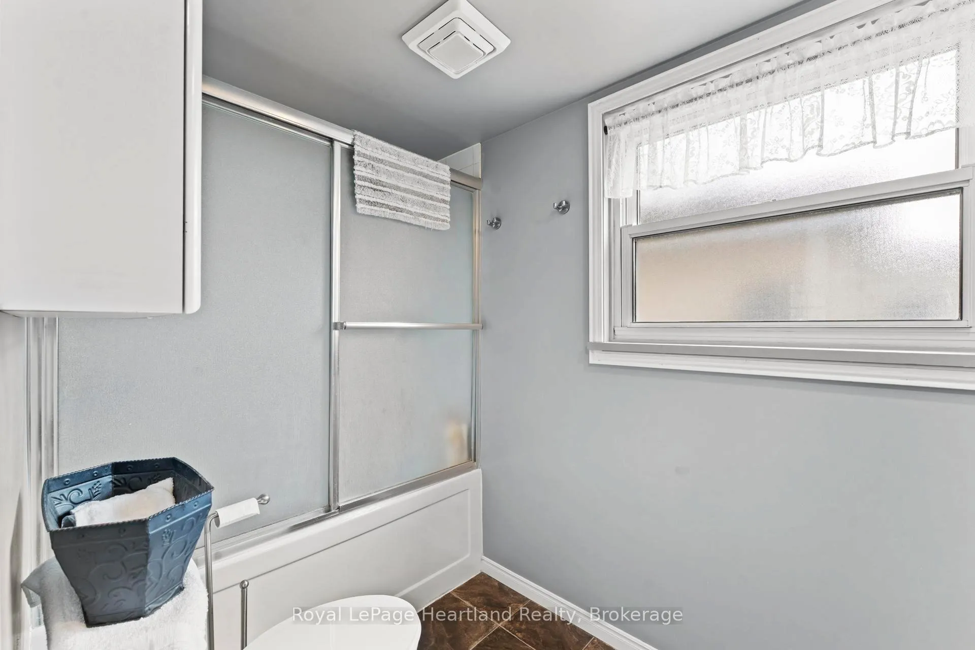 Photo 19 of 107 Victoria Street N, Goderich, Goderich (Town) — HOMEH