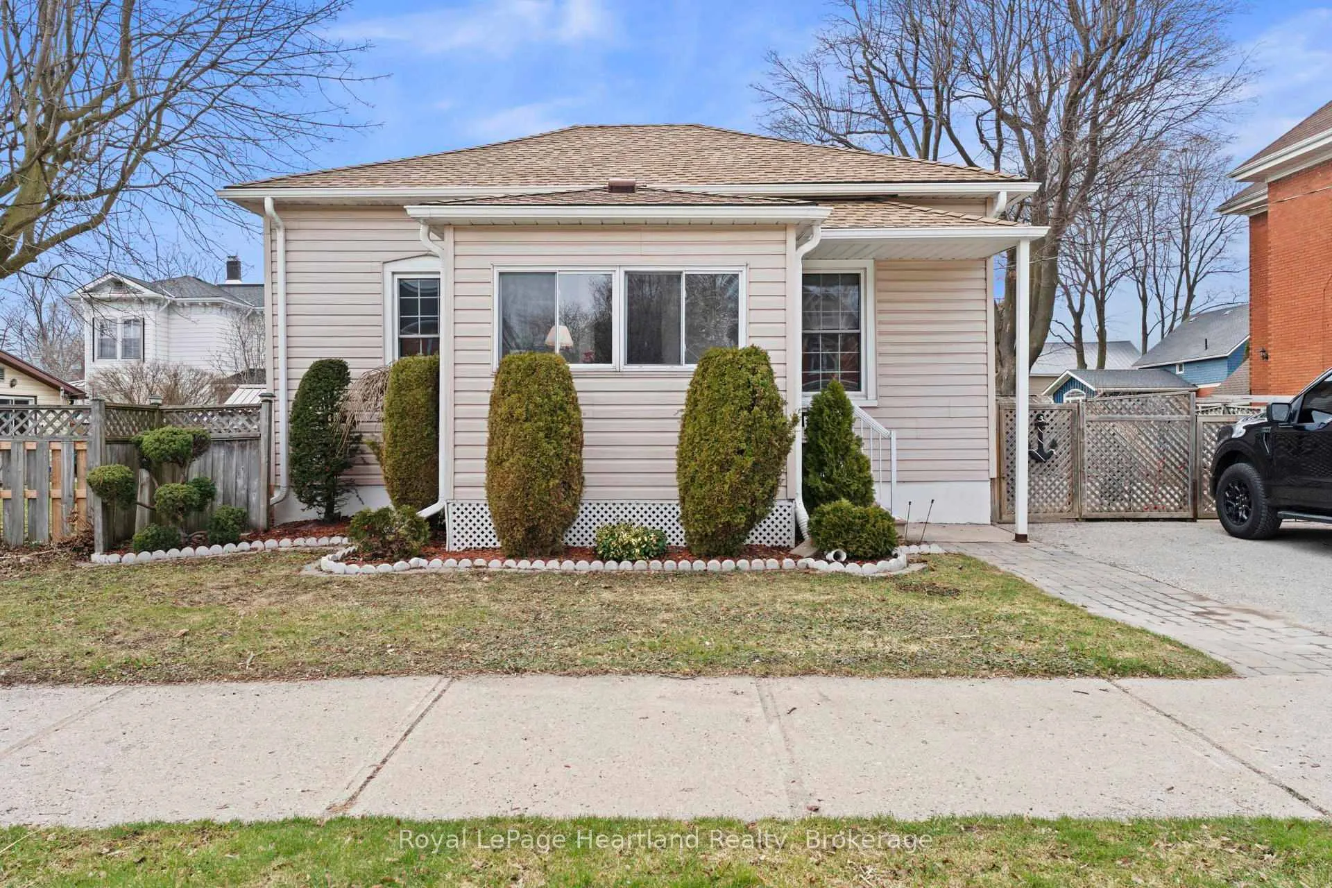 Photo 29 of 107 Victoria Street N, Goderich, Goderich (Town) — HOMEH